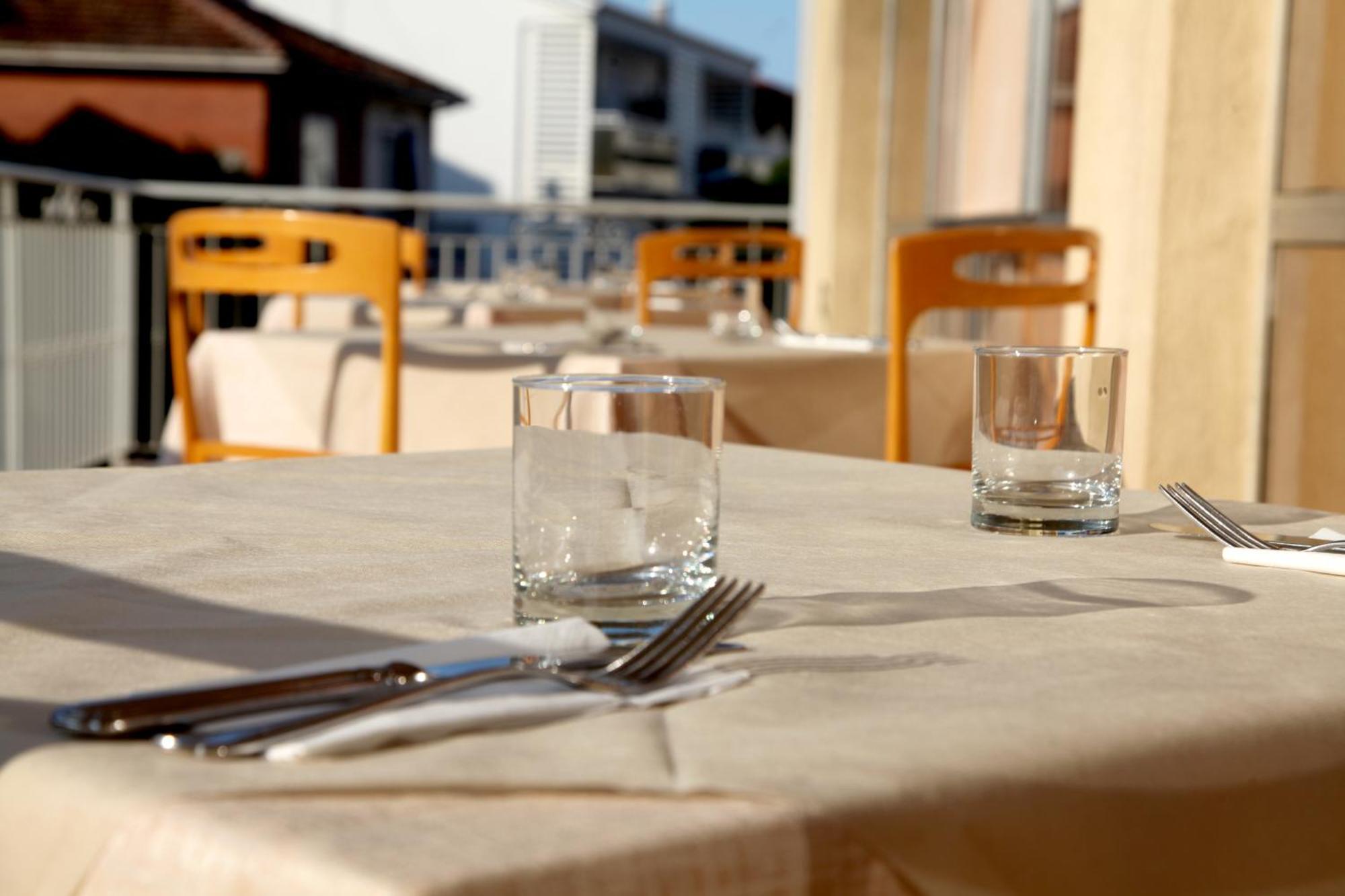 Hotel Alfa Anche In All Inclusive Rimini Exterior photo